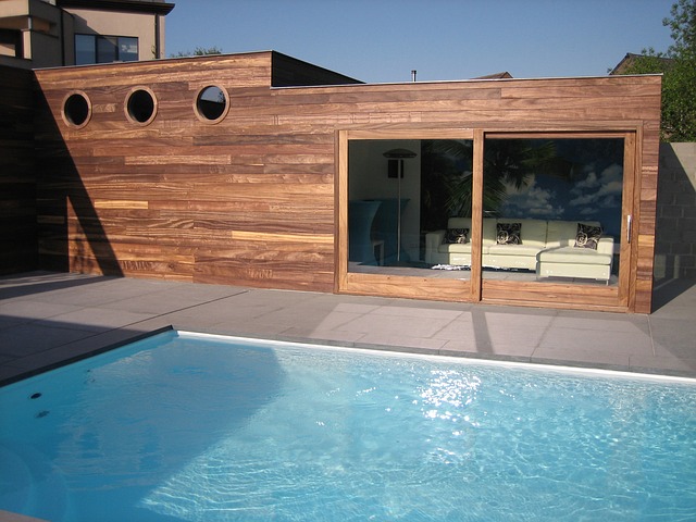 zahradní dům s bazénem.jpg